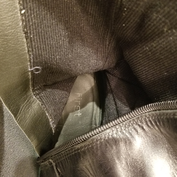 Black leather heeled boots - Picture 16 of 16